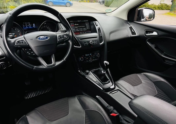 Ford Focus cena 35900 przebieg: 104000, rok produkcji 2015 z Radzymin małe 781